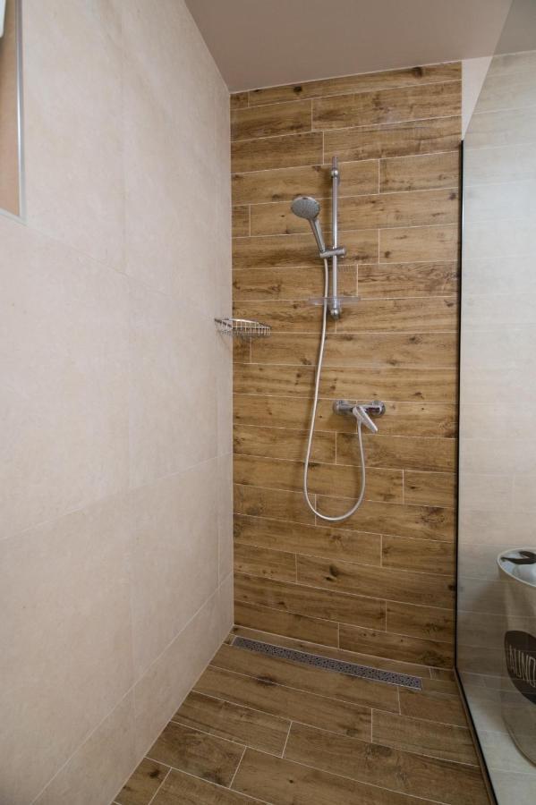 Brand New Aparment With Sea View & Swimming Pool At Ciovo - Villa Fiorentini 트로기르 외부 사진