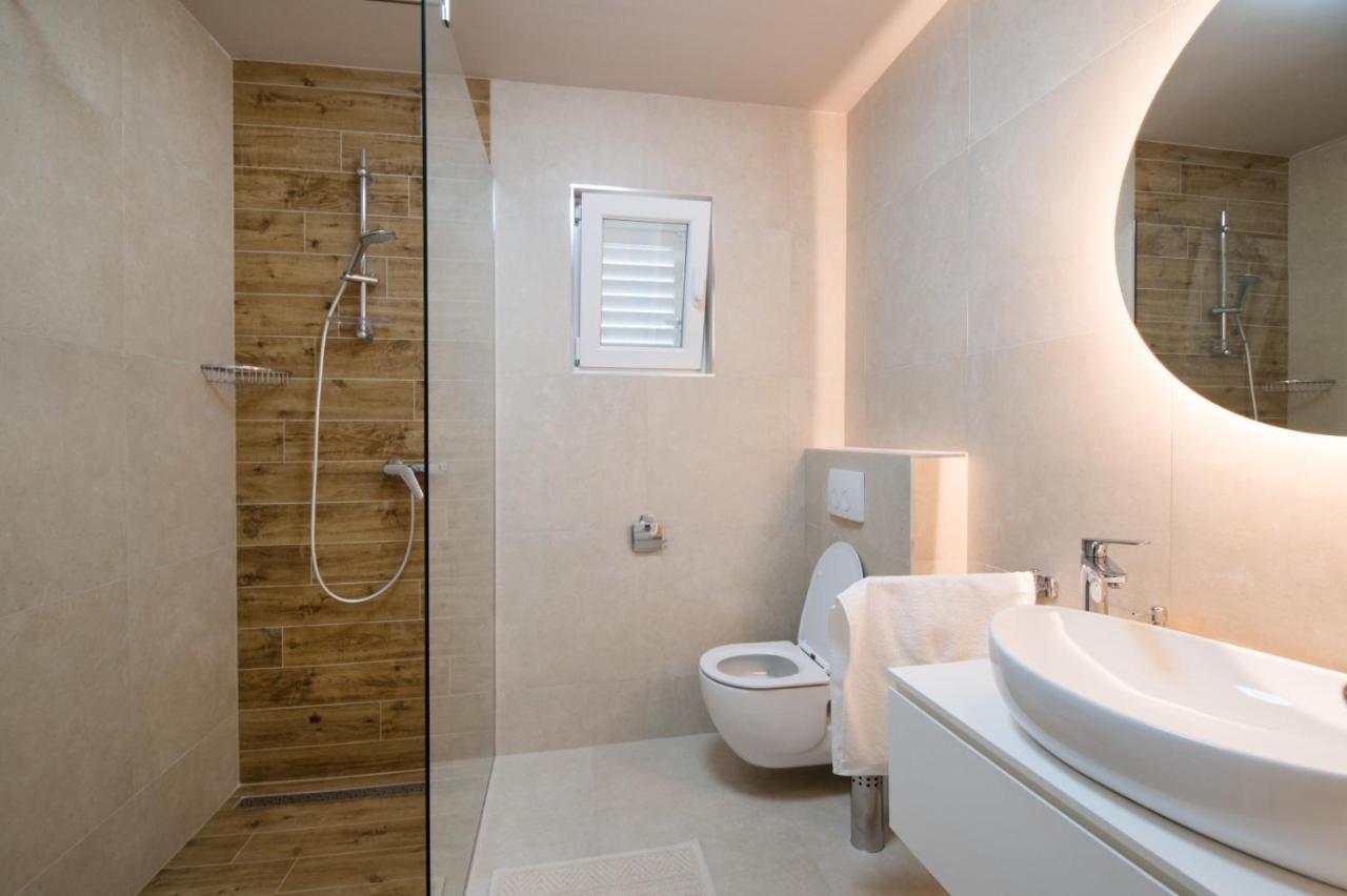 Brand New Aparment With Sea View & Swimming Pool At Ciovo - Villa Fiorentini 트로기르 외부 사진