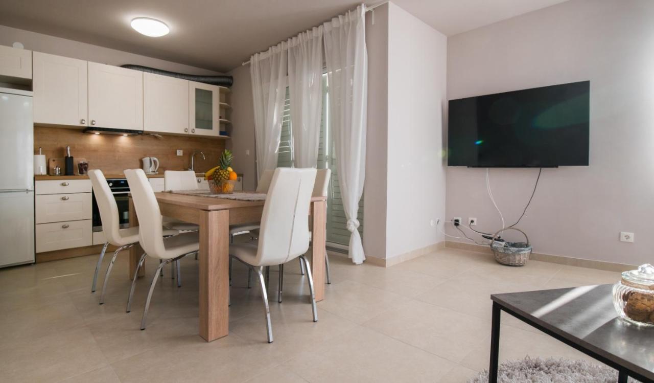 Brand New Aparment With Sea View & Swimming Pool At Ciovo - Villa Fiorentini 트로기르 외부 사진