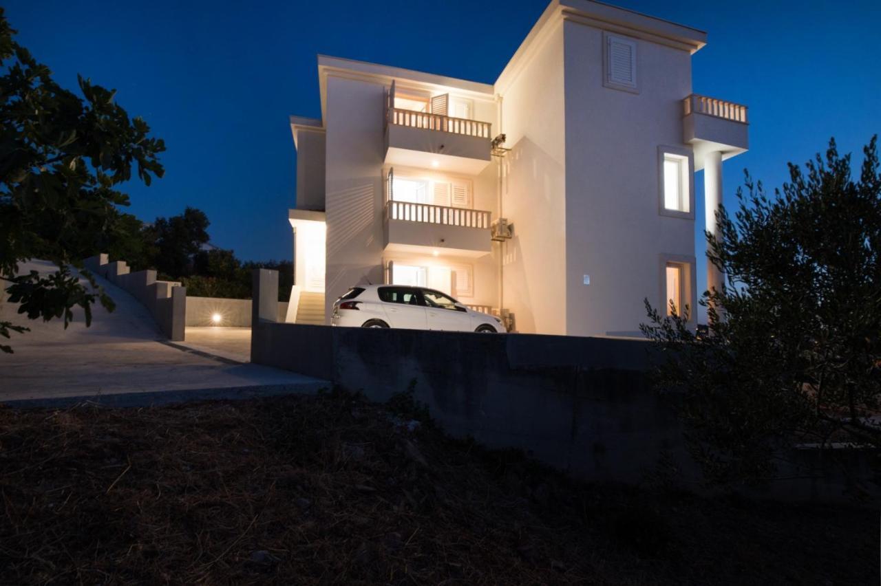 Brand New Aparment With Sea View & Swimming Pool At Ciovo - Villa Fiorentini 트로기르 외부 사진