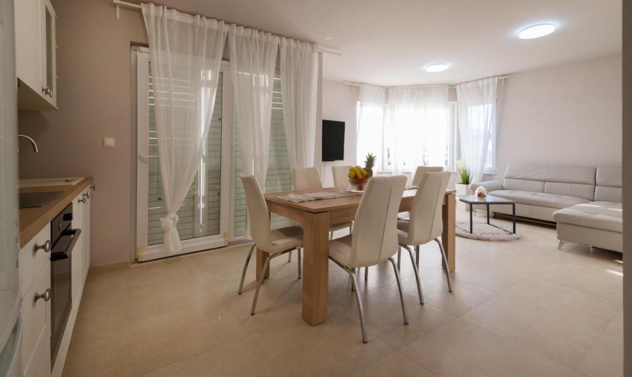 Brand New Aparment With Sea View & Swimming Pool At Ciovo - Villa Fiorentini 트로기르 외부 사진
