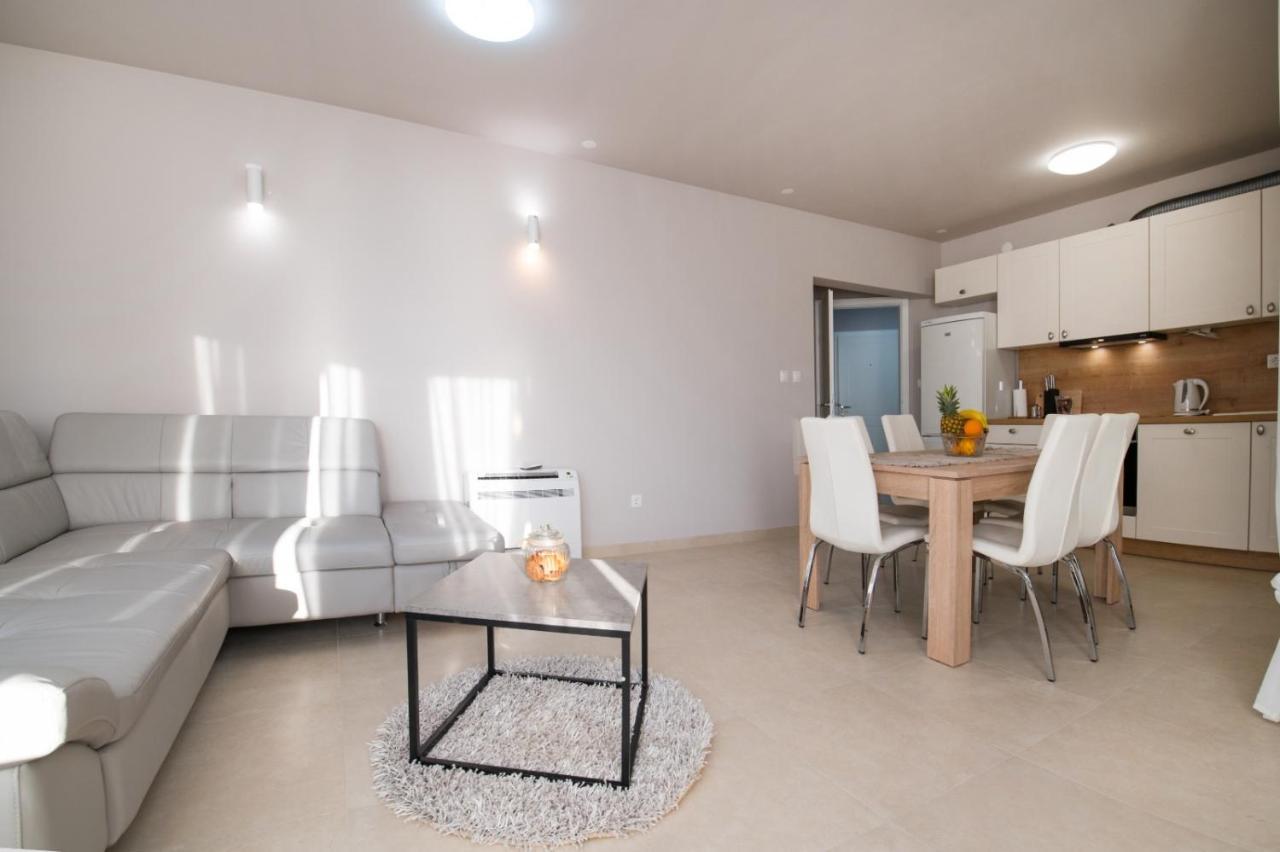 Brand New Aparment With Sea View & Swimming Pool At Ciovo - Villa Fiorentini 트로기르 외부 사진