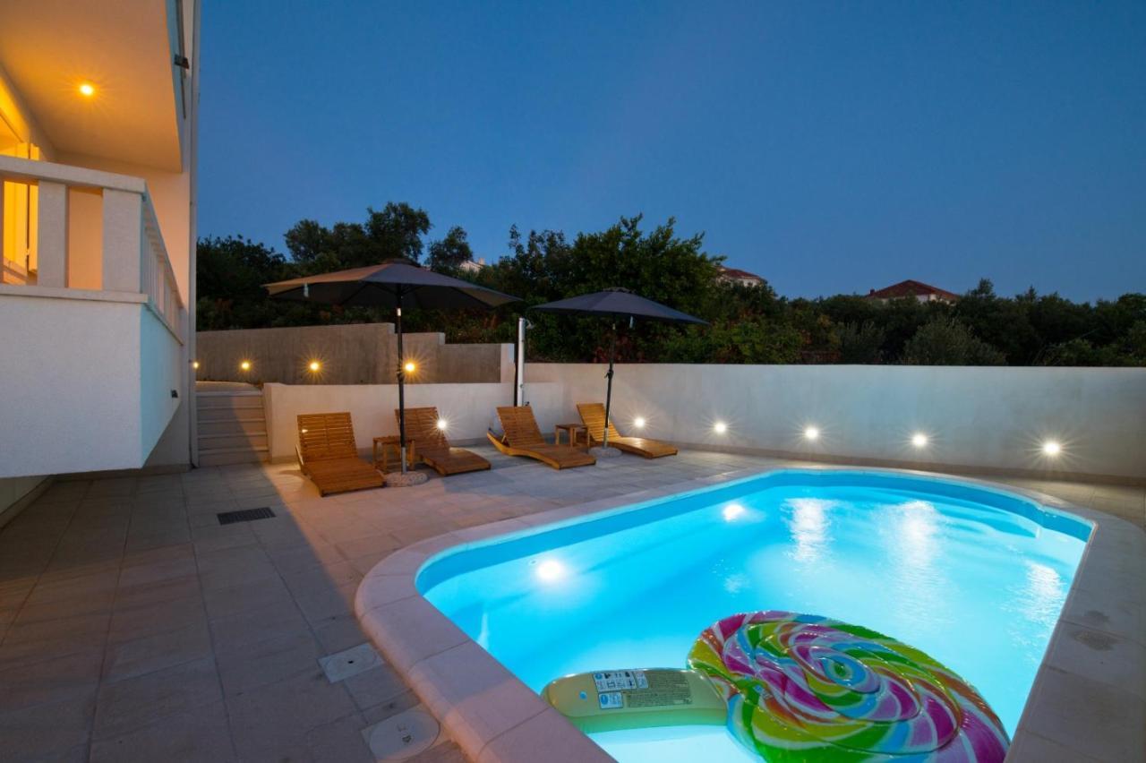 Brand New Aparment With Sea View & Swimming Pool At Ciovo - Villa Fiorentini 트로기르 외부 사진