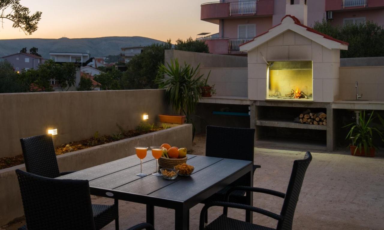Brand New Aparment With Sea View & Swimming Pool At Ciovo - Villa Fiorentini 트로기르 외부 사진